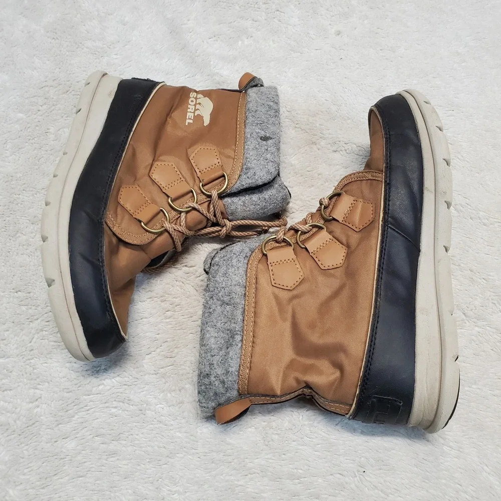 Sorel Explorer Carnival Tan‎ Gray Fuzzy Waterproof Boots Women 7.5 Cozy Winter
